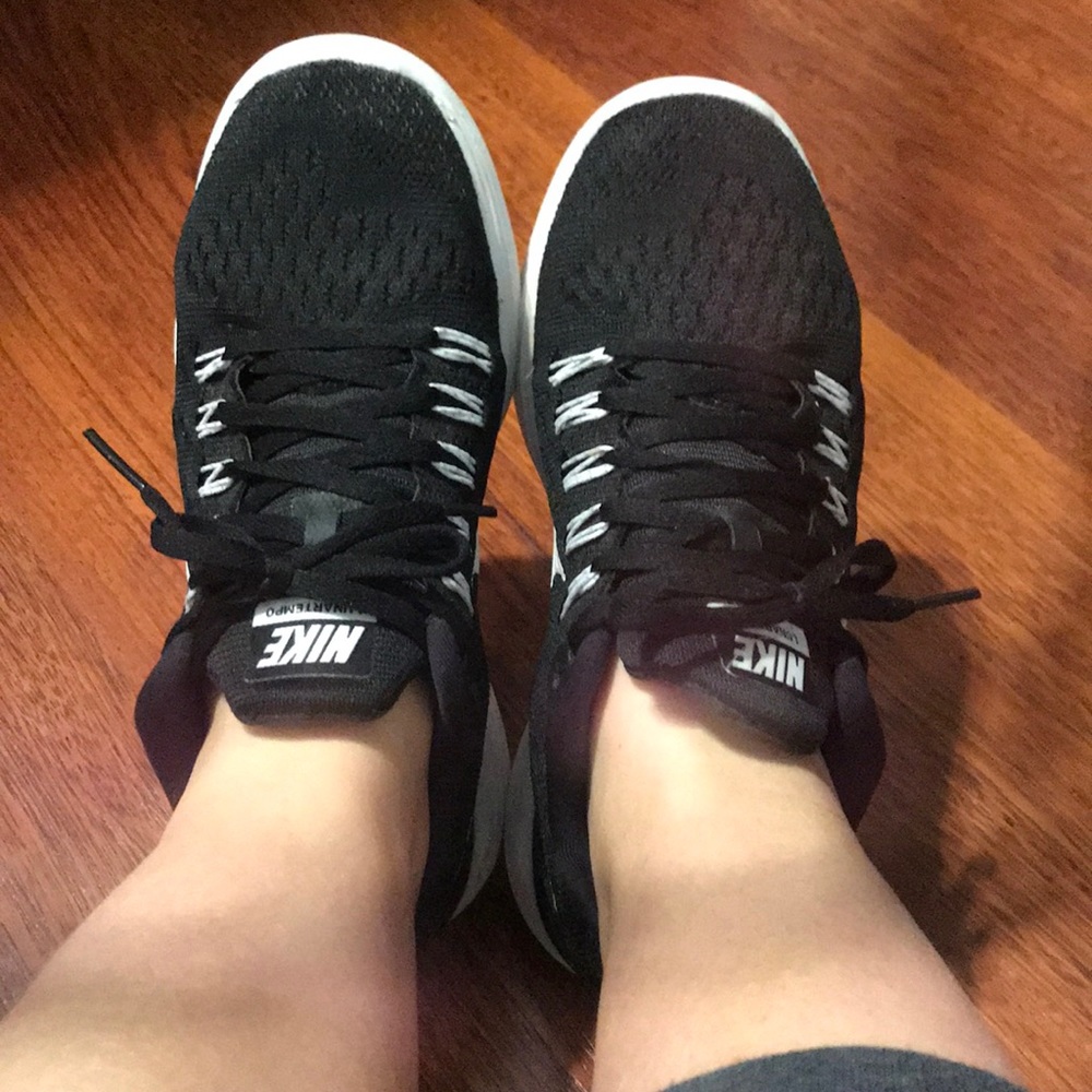 Womens Nike shoe